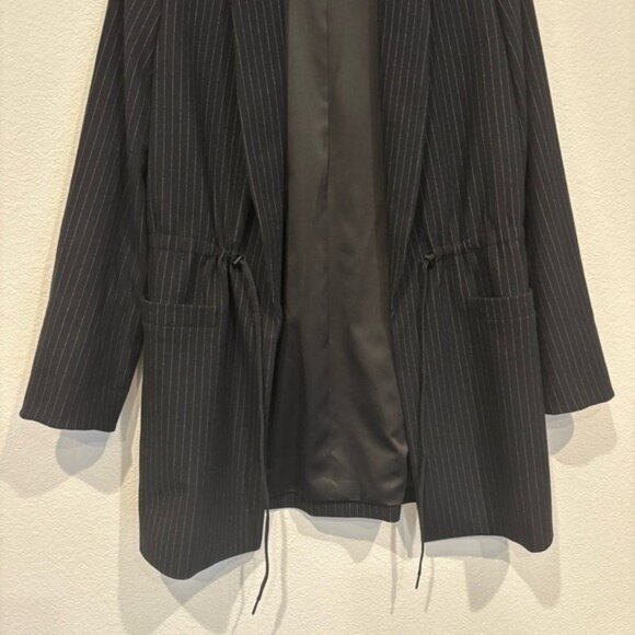 Alice + Olivia Size Medium Kylie Pinstripe Shawl Collar Blazer - Picture 4 of 7